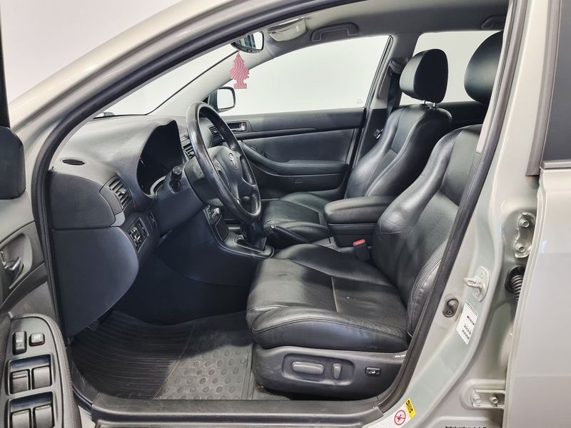 Toyota Avensis bild 5