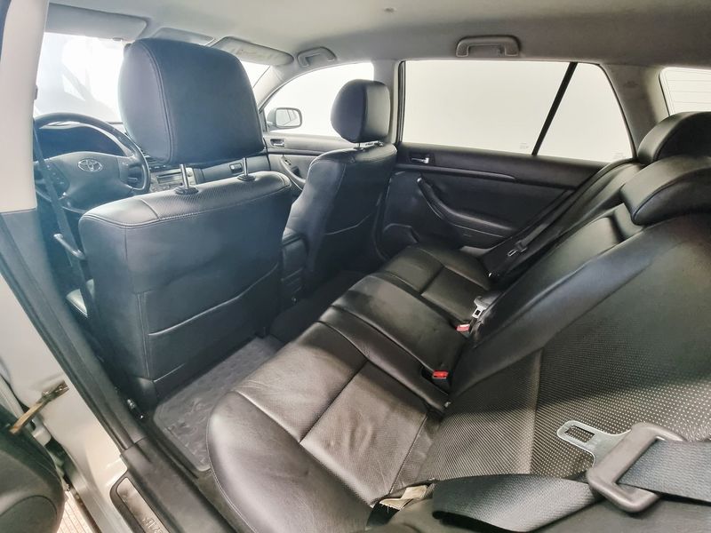 Toyota Avensis bild 11