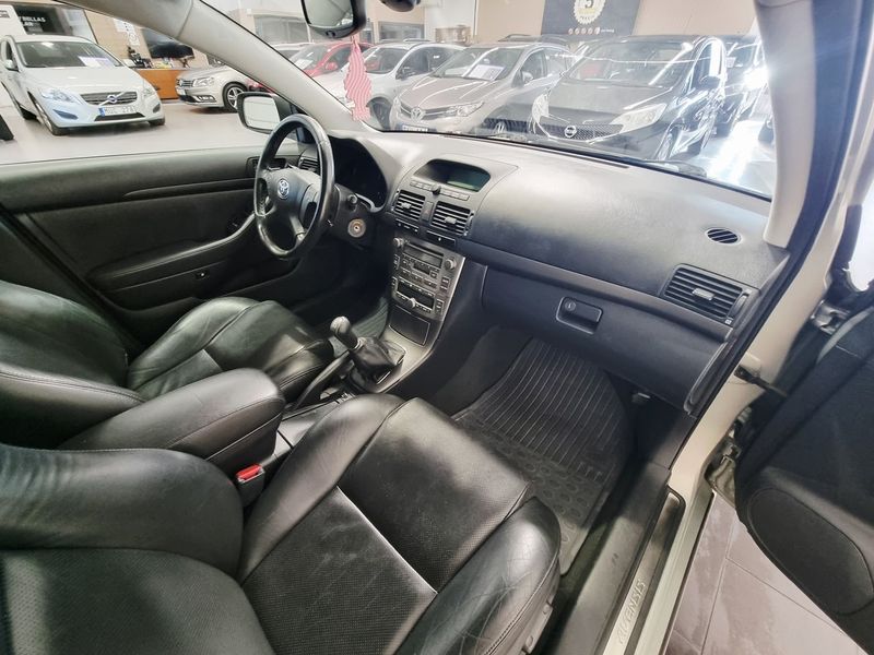 Toyota Avensis bild 19