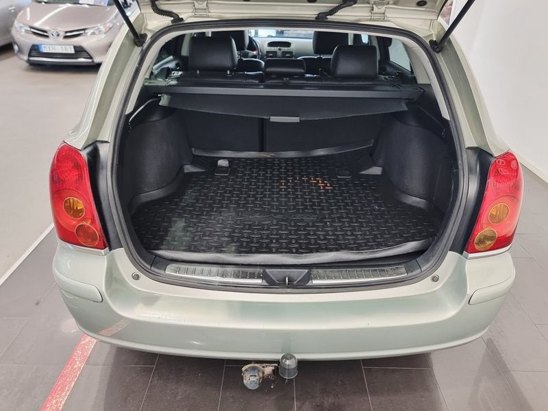 Toyota Avensis bild 23