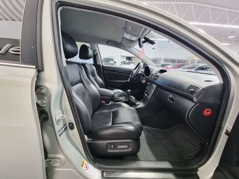 Toyota Avensis bild 18