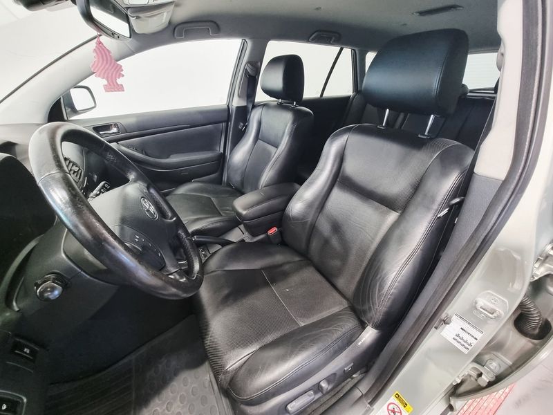 Toyota Avensis bild 6