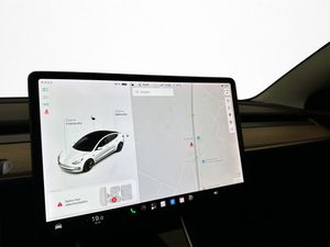 Tesla Model 3 bild 21