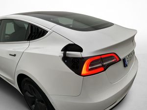 Tesla Model 3 bild 28