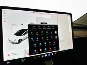 Tesla Model 3 bild 18