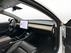 Tesla Model 3 bild 25
