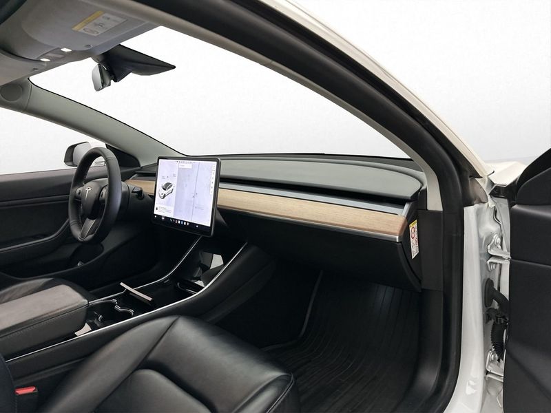 Tesla Model 3 bild 25