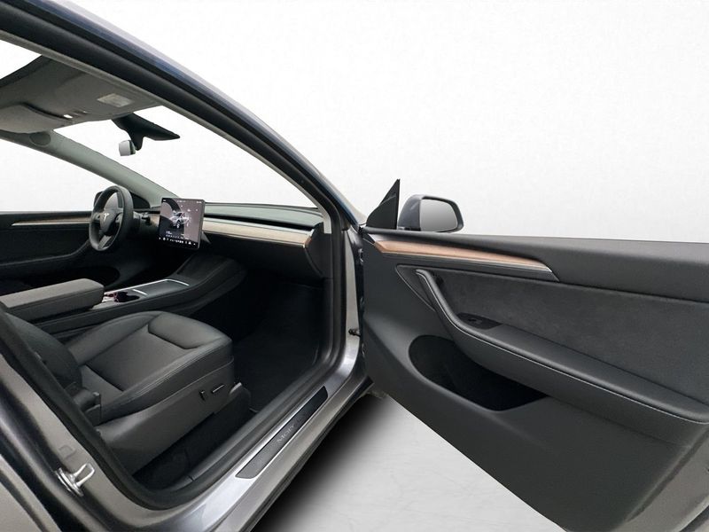 Tesla Model Y bild 28