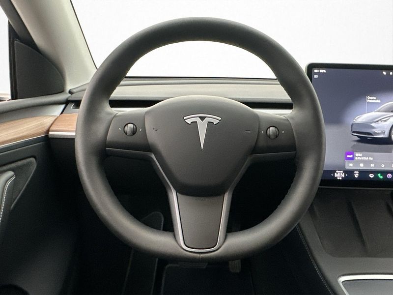 Tesla Model Y bild 16