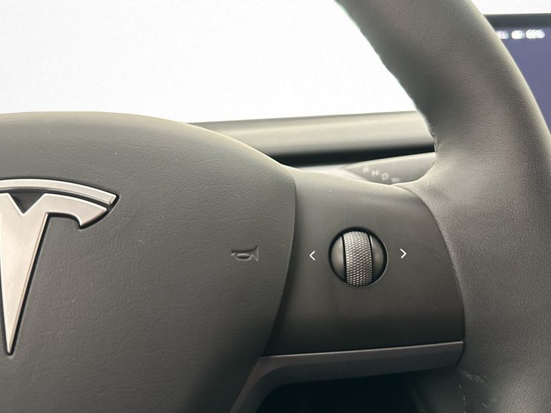 Tesla Model Y bild 18