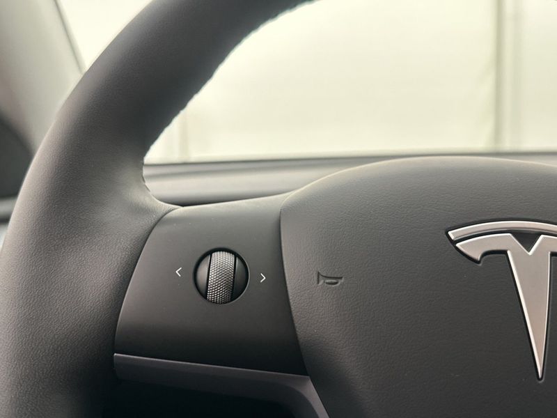 Tesla Model Y bild 17