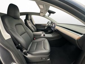 Tesla Model Y bild 23