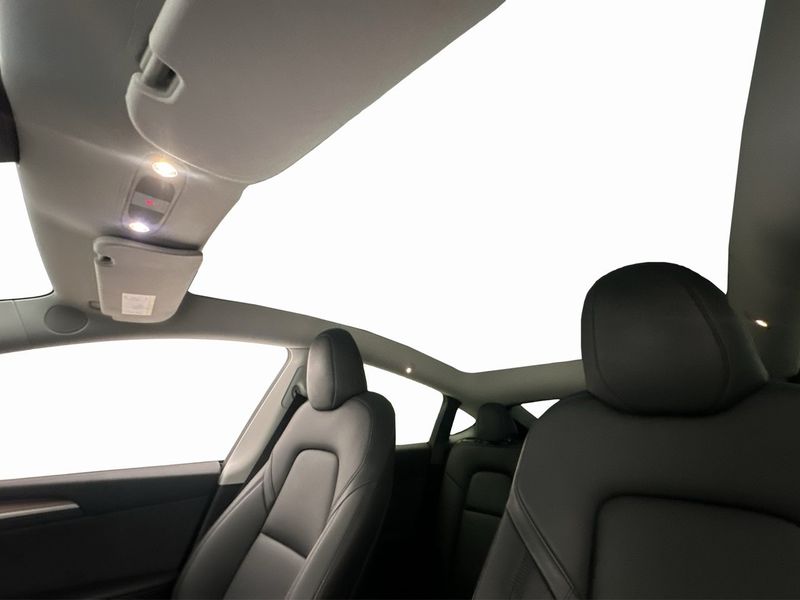 Tesla Model Y bild 14