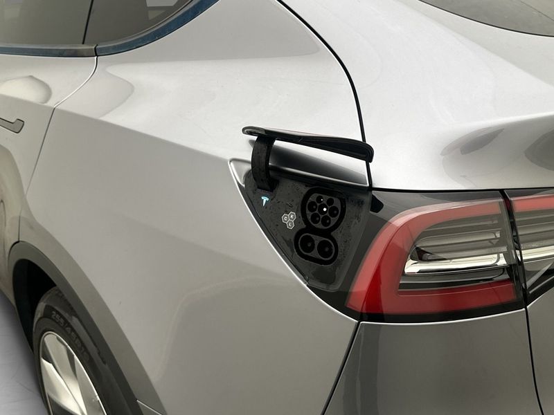 Tesla Model Y bild 30