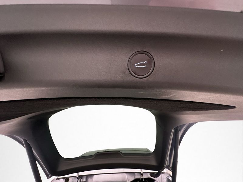 Tesla Model Y bild 31