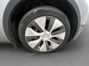 Tesla Model Y bild 36