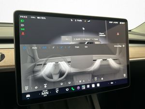 Tesla Model Y bild 27