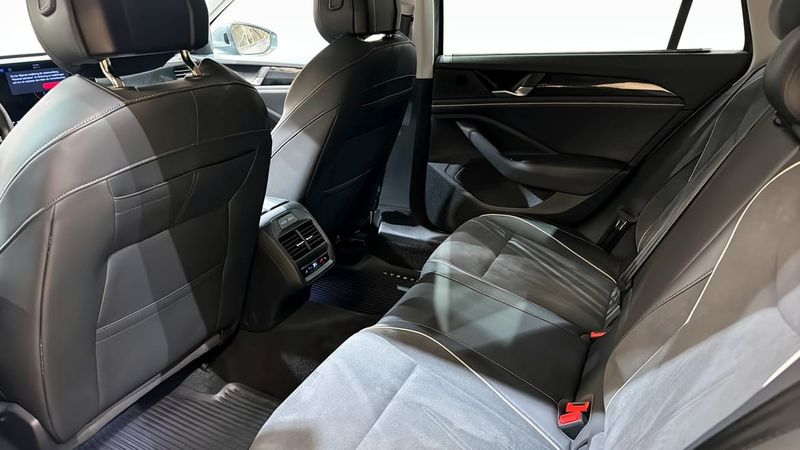 Volkswagen Passat bild 11