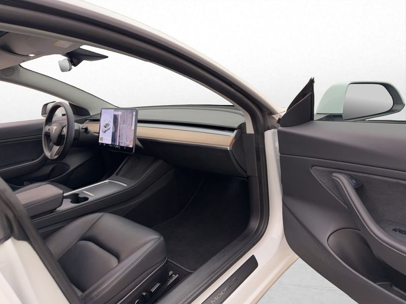 Tesla Model 3 bild 11