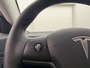 Tesla Model 3 bild 28