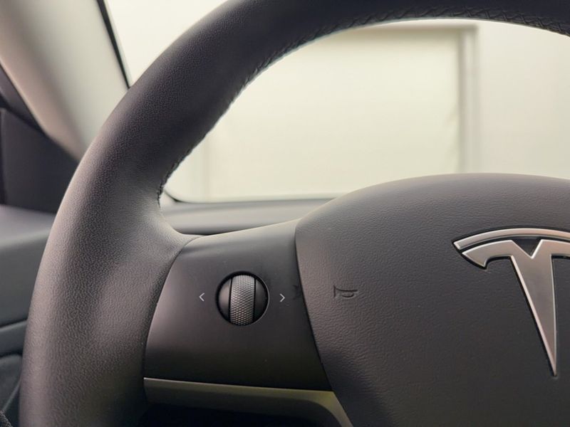 Tesla Model 3 bild 28
