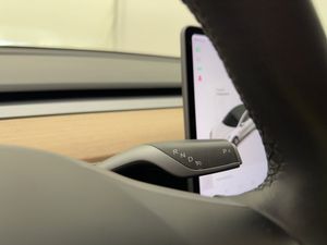 Tesla Model 3 bild 29