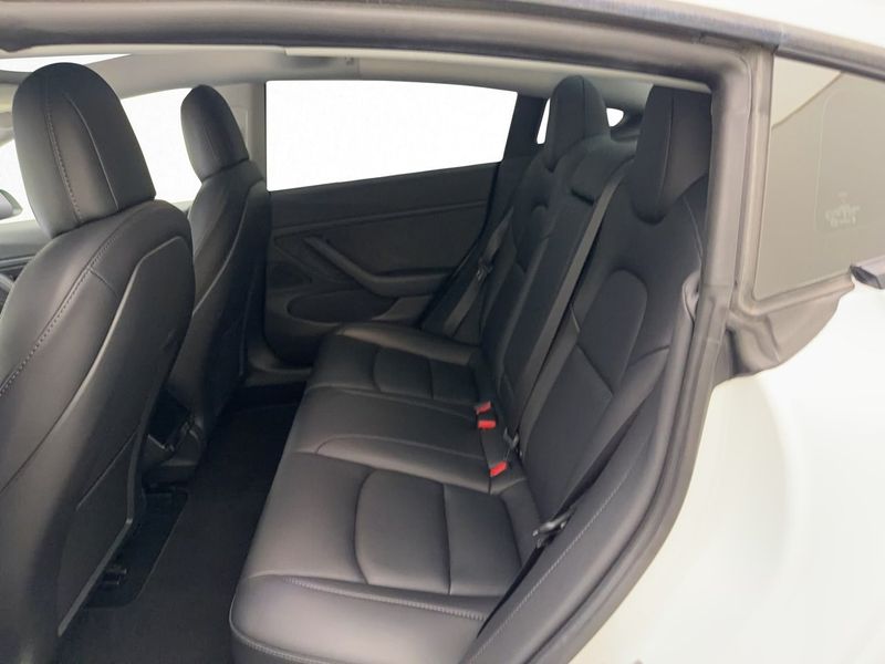 Tesla Model 3 bild 12