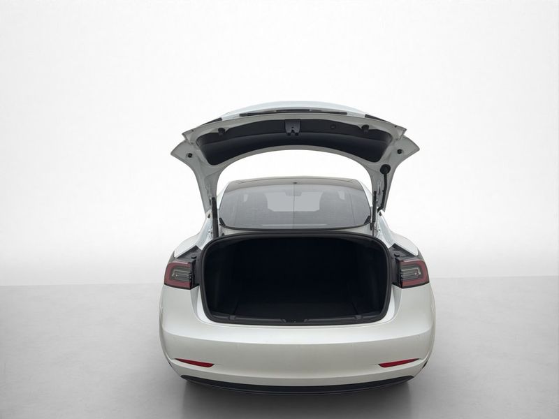 Tesla Model 3 bild 9