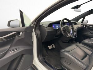 Tesla Model X bild 11