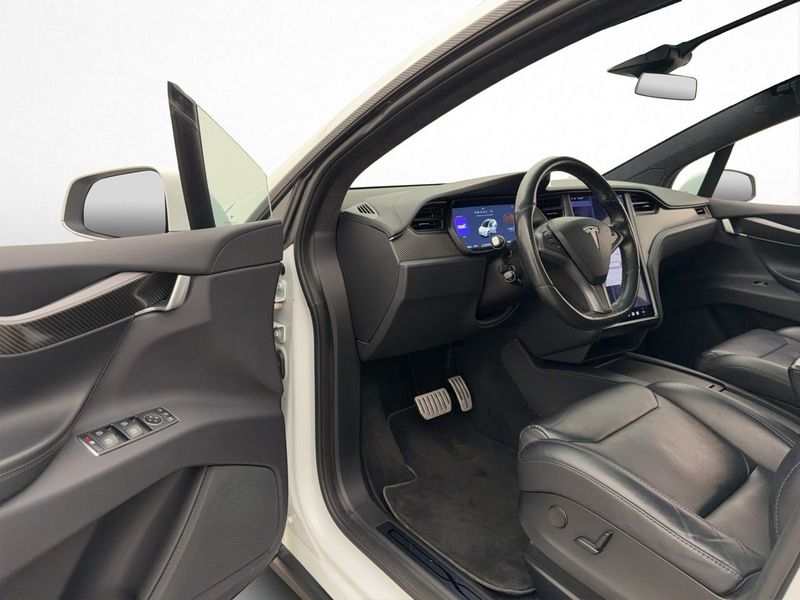 Tesla Model X bild 11