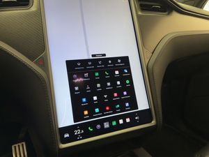 Tesla Model X bild 24