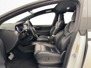 Tesla Model X bild 12