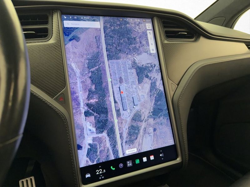 Tesla Model X bild 22
