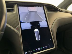 Tesla Model X bild 21
