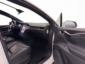 Tesla Model X bild 30