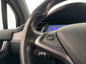 Tesla Model X bild 17