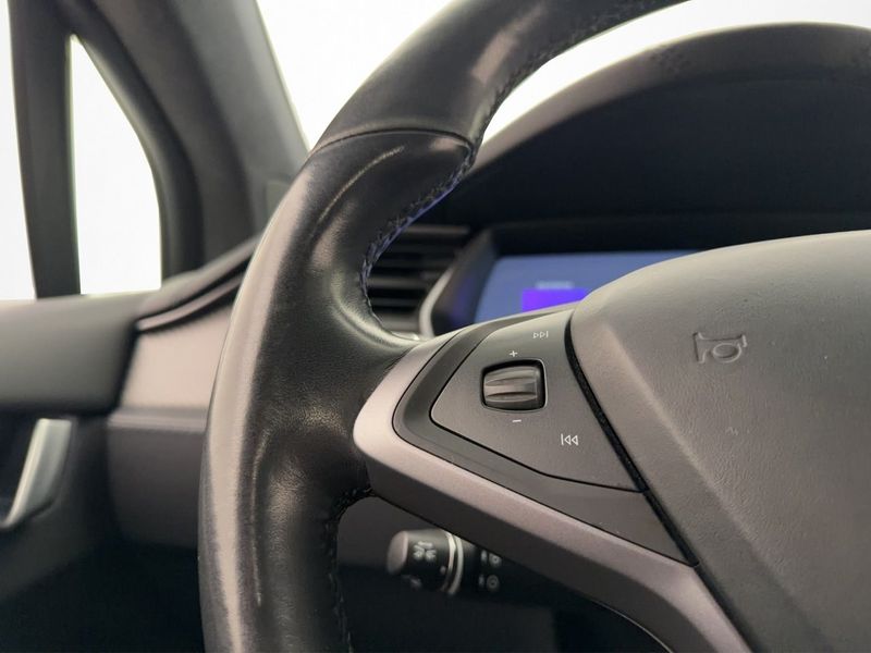 Tesla Model X bild 17
