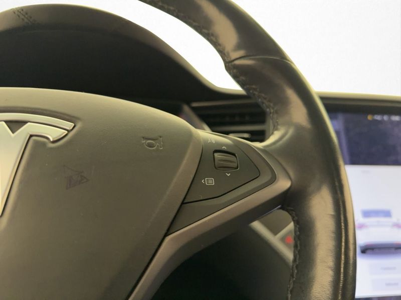 Tesla Model X bild 19