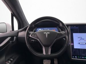 Tesla Model X bild 15