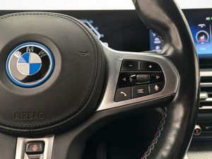 BMW i4 bild 14