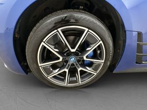 BMW i4 bild 26