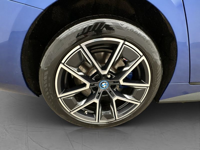 BMW i4 bild 28