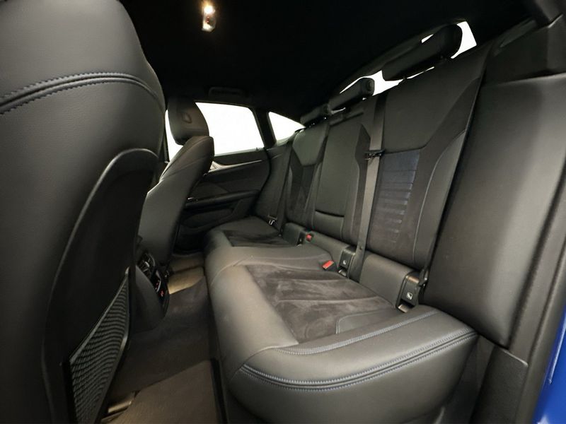 BMW i4 bild 23