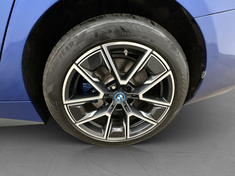 BMW i4 bild 27
