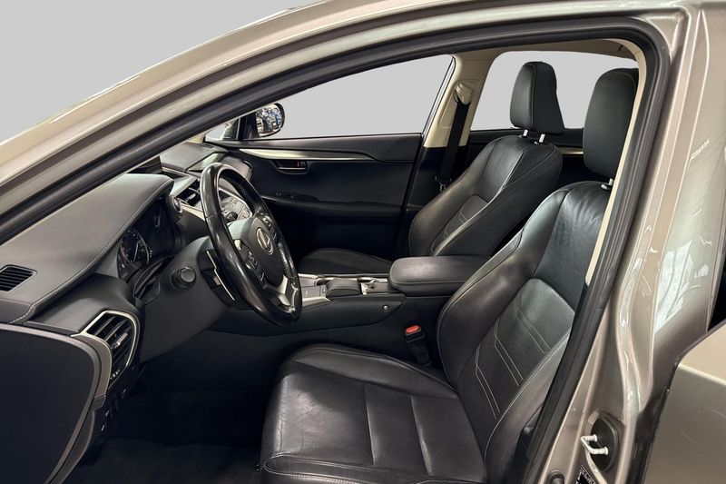 Lexus NX bild 8