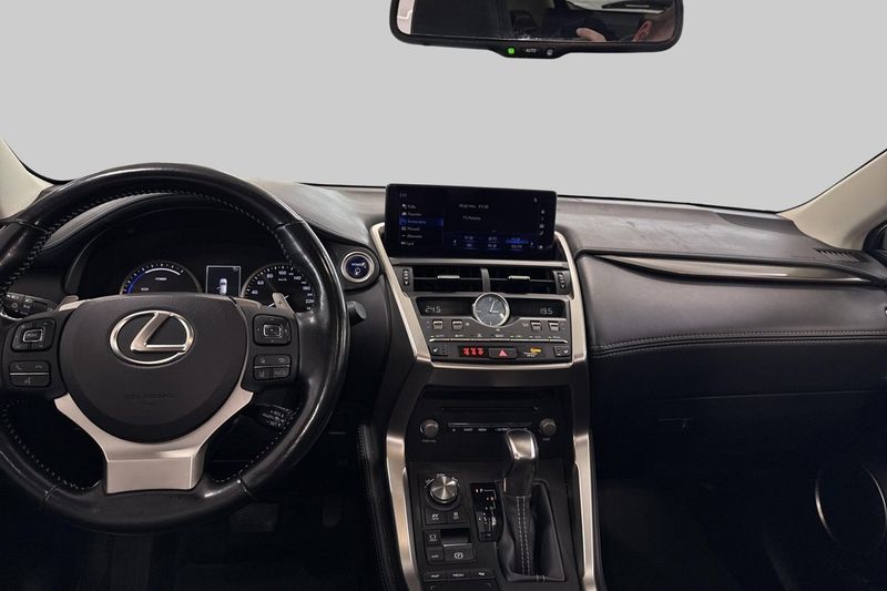 Lexus NX bild 7