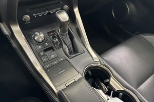 Lexus NX bild 12
