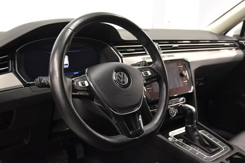 Volkswagen Passat bild 8