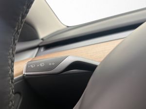 Tesla Model 3 bild 31