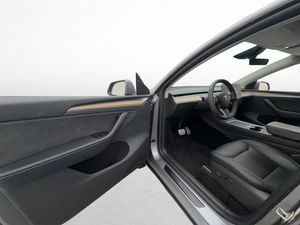 Tesla Model Y bild 11